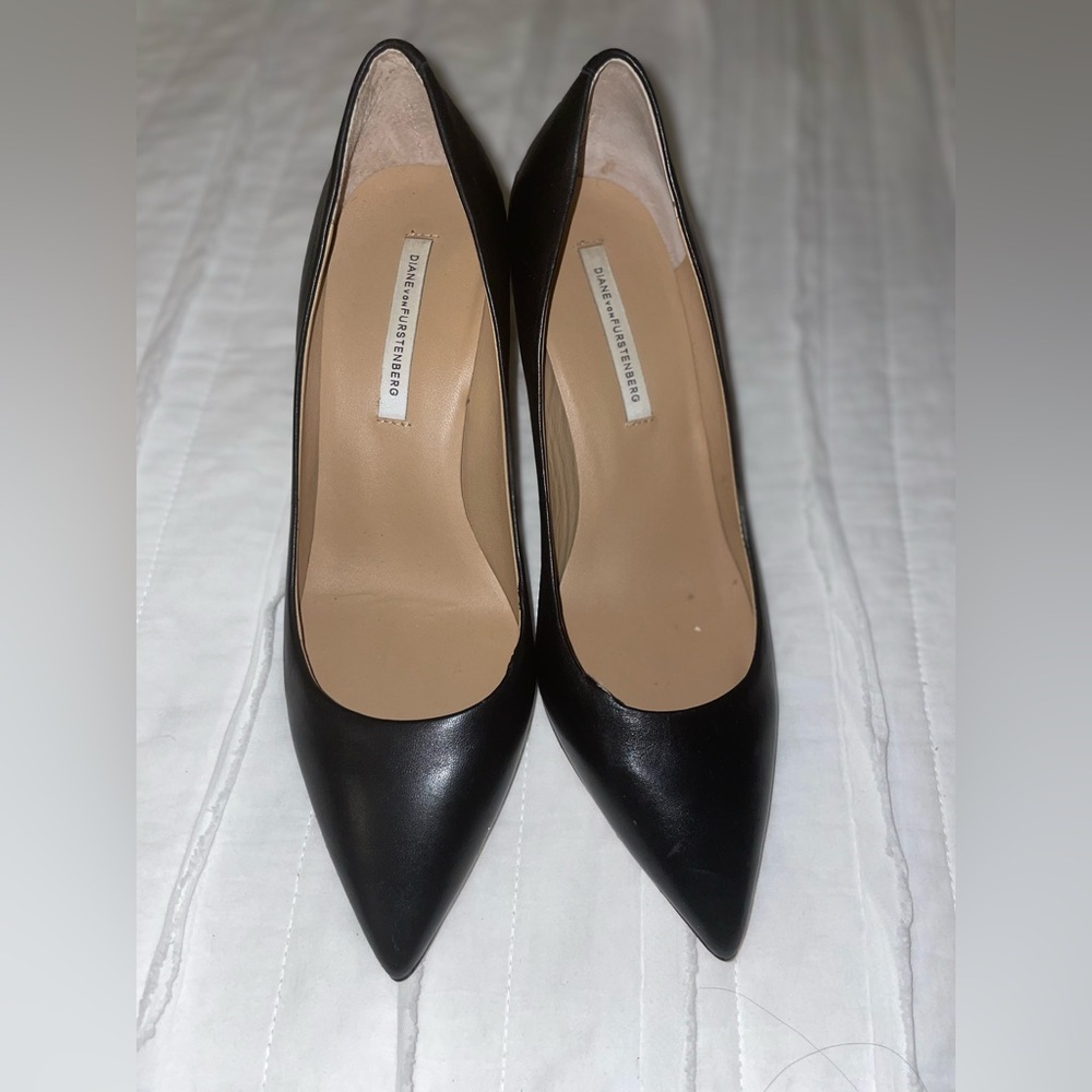 Great condition Diane von Fürstenberg (DVF) Black Pumps Size 8 1/2